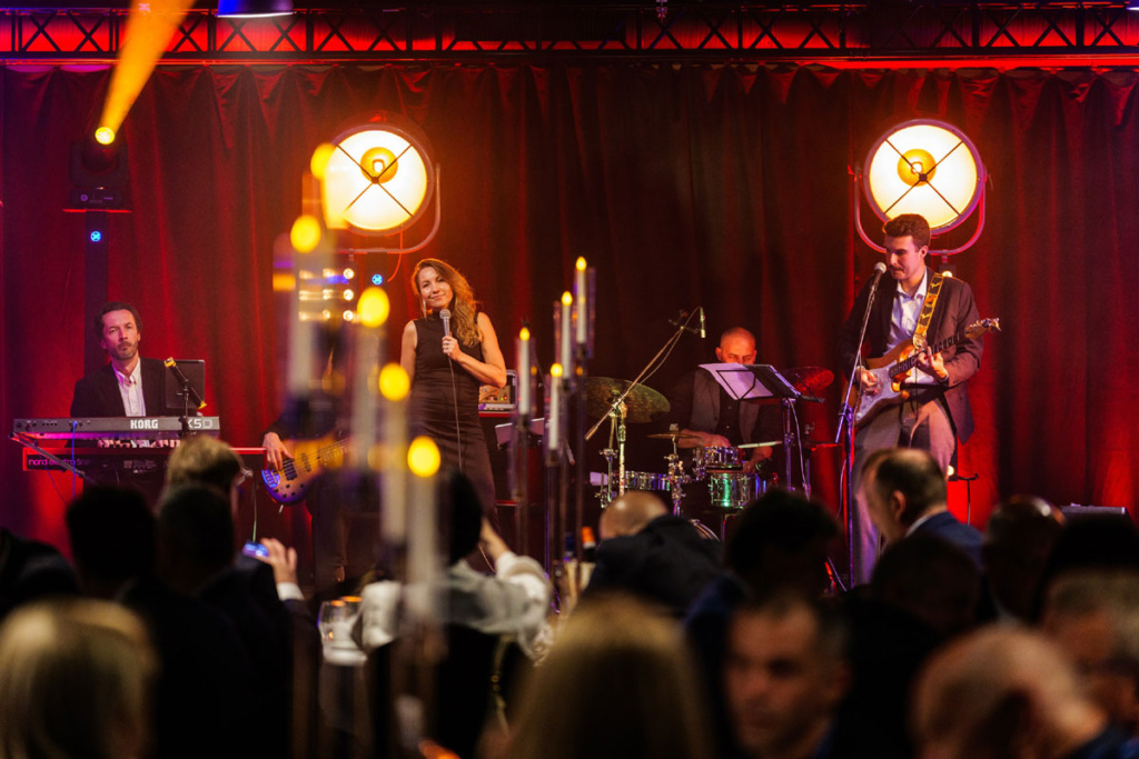 Oprawa muzyczna wesela i imprezy firmowej. Zespół muzyczny Hey Now z Krakowa.